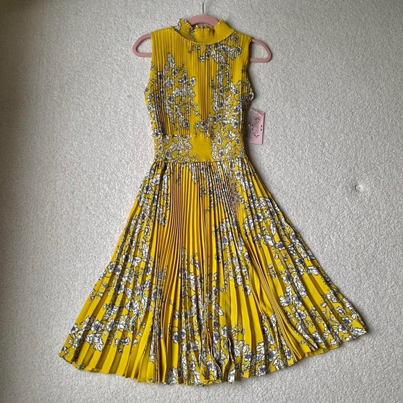 NWT beautiful spring/summer dress - Picture 3 of 3